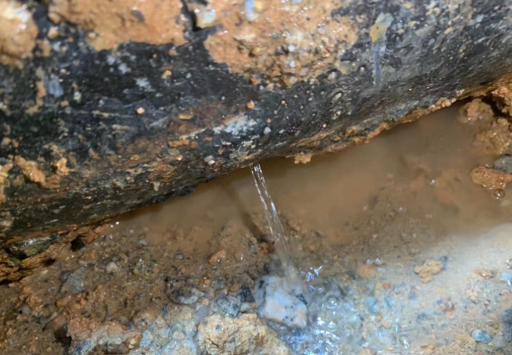 冷水管爆裂维修