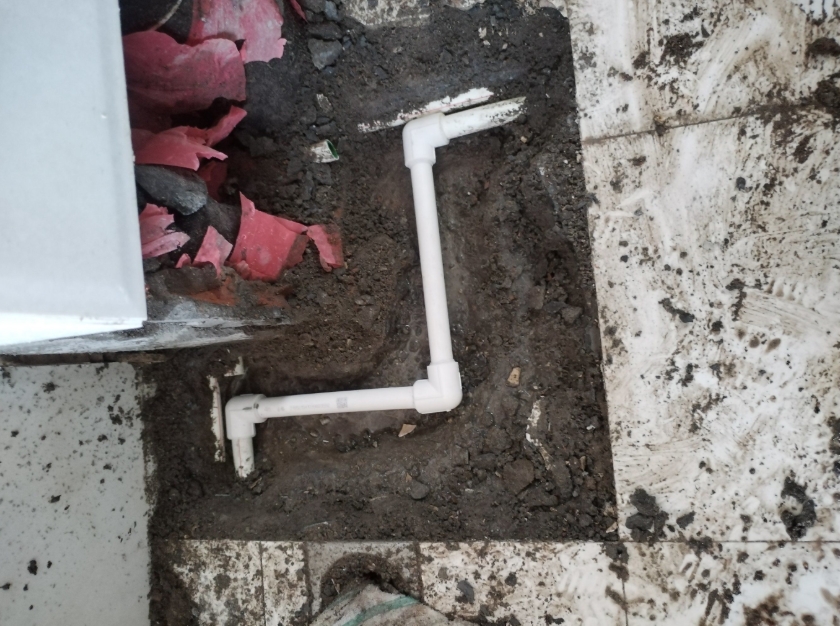 卫生间漏水到楼下怎么查找漏水点？